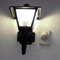 外玄関の夜間自動照明器具取付